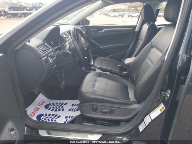 1VWDT7A33HC086258 Volkswagen Passat 1.8t R-line