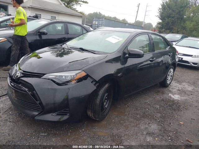 Toyota COROLLA LE 2018 2T1BURHE5JC010239 Image 2