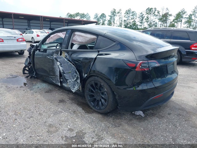 2024 TESLA MODEL Y 7SAYGDED2RF023959 Photo 2