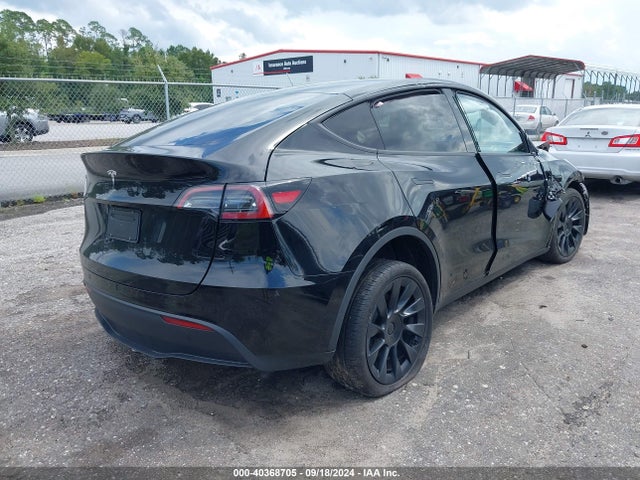 2024 TESLA MODEL Y 7SAYGDED2RF023959 Photo 3