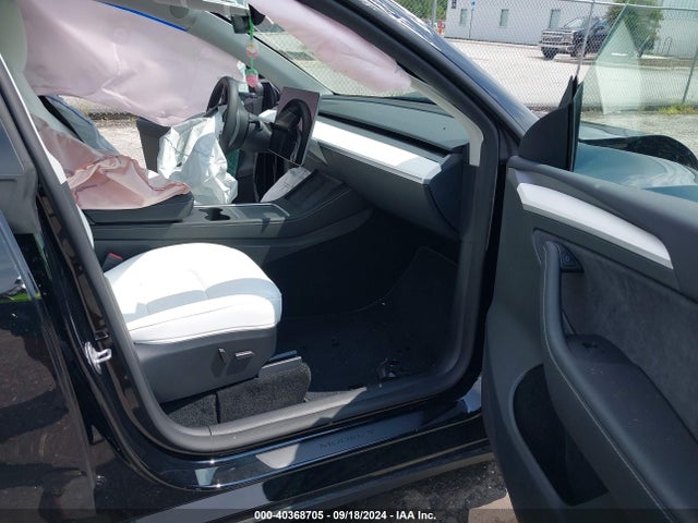2024 TESLA MODEL Y 7SAYGDED2RF023959 Photo 4