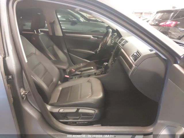 1VWDT7A33HC057438 Volkswagen Passat 1.8t R-line