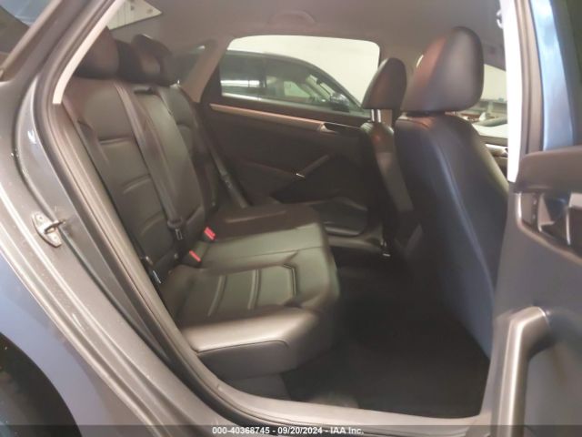 1VWDT7A33HC057438 Volkswagen Passat 1.8t R-line