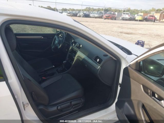 1VWAT7A32FC066213 Volkswagen Passat 1.8t Wolfsburg Edition