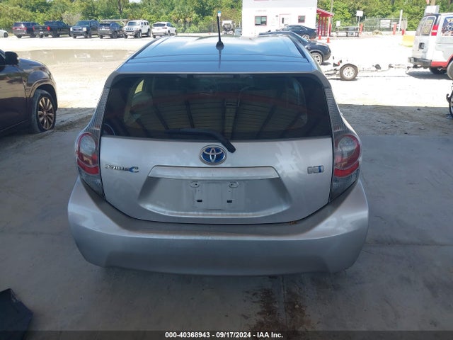 Toyota Prius C Two 2014 JTDKDTB37E1563988 Image 17