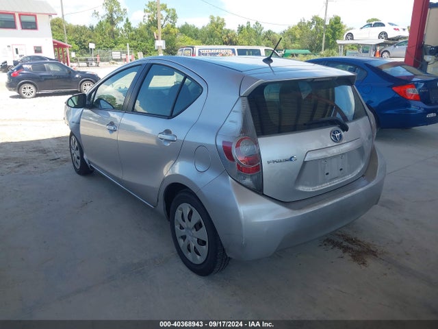 Toyota Prius C Two 2014 JTDKDTB37E1563988 Image 3