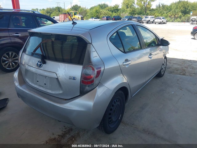 Toyota Prius C Two 2014 JTDKDTB37E1563988 Image 4