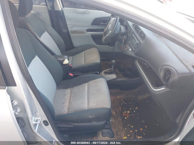 Toyota Prius C Two 2014 JTDKDTB37E1563988 Image 5