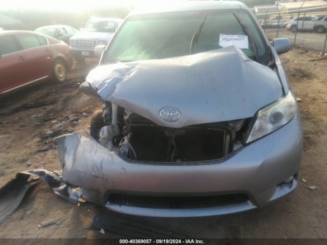 5TDYK3DC5FS641038 Toyota Sienna Xle 8 Passenger