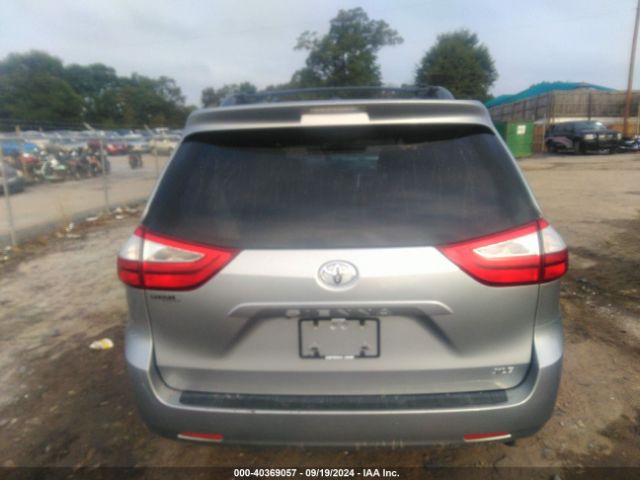 5TDYK3DC5FS641038 Toyota Sienna Xle 8 Passenger