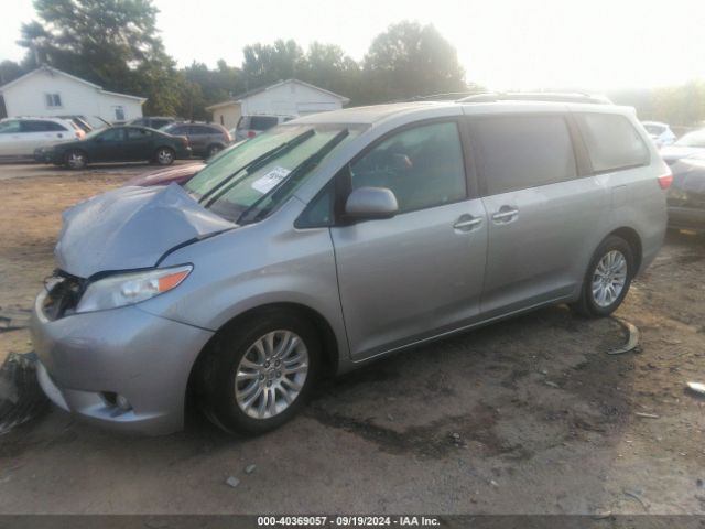 5TDYK3DC5FS641038 Toyota Sienna Xle 8 Passenger