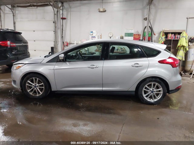 Ford FOCUS SE 2015 1FADP3K23FL222879 Image 14