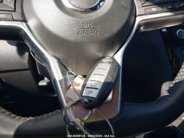 5N1AT2MVXJC824726 Nissan Rogue Sl