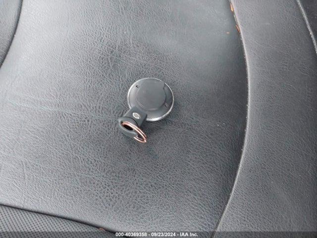 2010 MINI COOPER WMWMR3C59ATZ19413 Photo 10