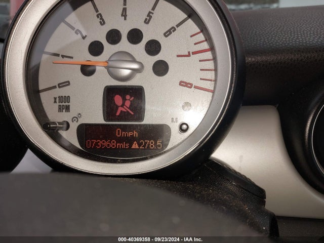 2010 MINI COOPER WMWMR3C59ATZ19413 Photo 6