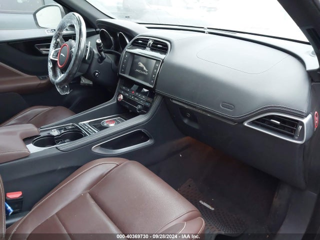 2017 JAGUAR F-PACE SADCM2BVXHA493654 Photo 4