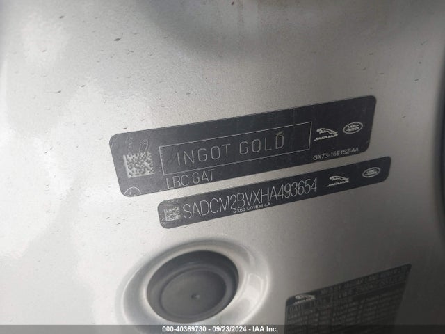 2017 JAGUAR F-PACE SADCM2BVXHA493654 Photo 8