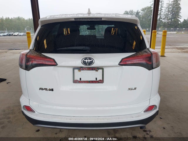 Toyota Rav4 Xle 2018 2T3WFREV1JW484226 Image 16