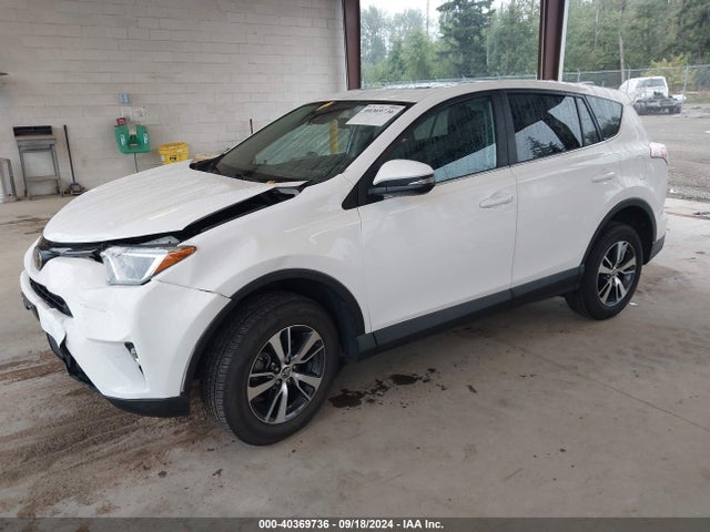 Toyota Rav4 Xle 2018 2T3WFREV1JW484226 Image 2