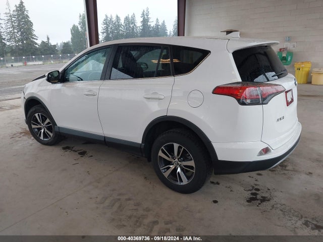 Toyota Rav4 Xle 2018 2T3WFREV1JW484226 Image 3