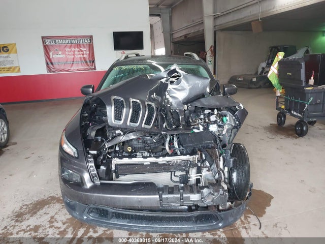 1C4PJMCS1HW575765 Jeep Cherokee Latitude 4x4