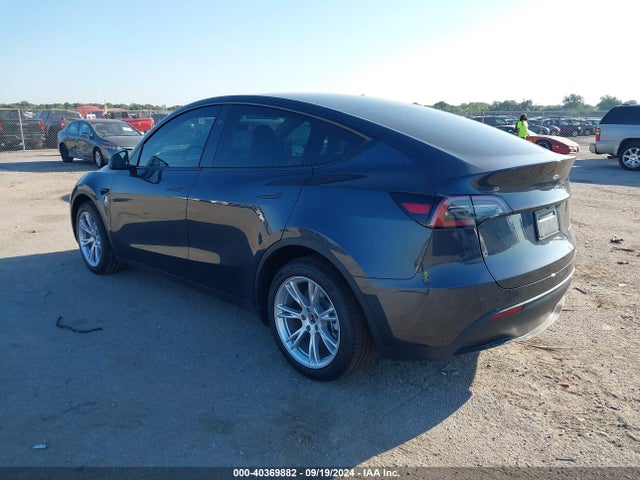 2024 TESLA MODEL Y 7SAYGDEE9RA226143 Photo 2