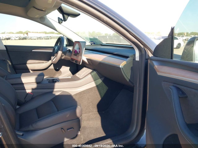 2024 TESLA MODEL Y 7SAYGDEE9RA226143 Photo 4