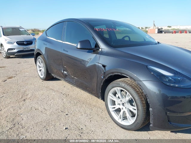 2024 TESLA MODEL Y 7SAYGDEE9RA226143 Photo 5