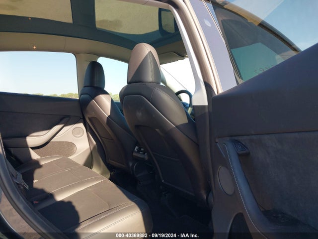 2024 TESLA MODEL Y 7SAYGDEE9RA226143 Photo 7