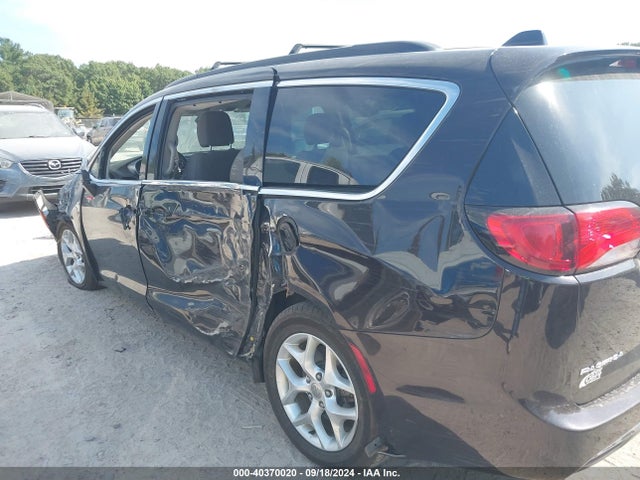 Chrysler Pacifica Touring Plus 2017 2C4RC1BG3HR811646 Image 18