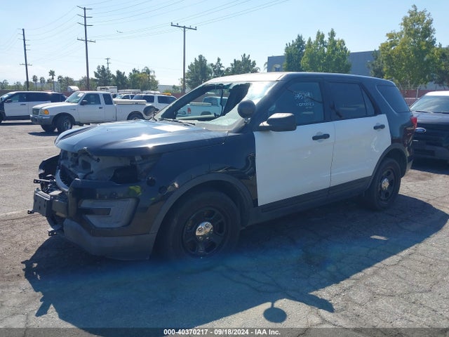 Ford Utility Police Interceptor 2016 1FM5K8AR0GGC36740 Image 2