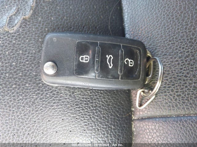 1VWBT7A33GC012070 Volkswagen Passat 1.8t Se