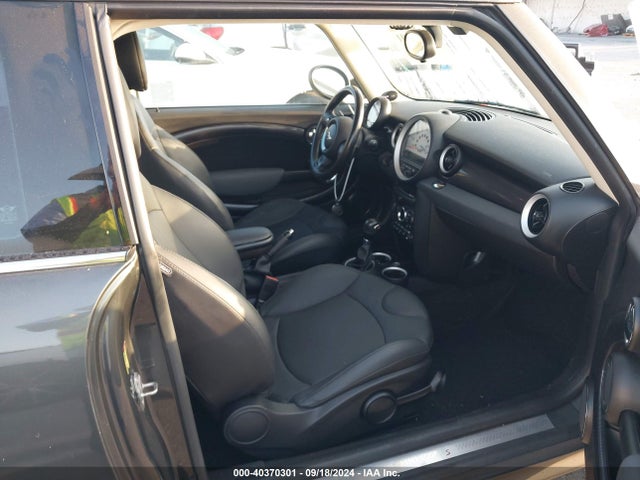 2011 MINI COOPER S CLUBMAN WMWZG3C52BTY35544 Photo 4