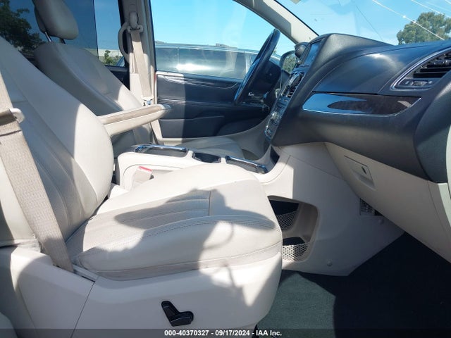 2C4RC1CG1GR104400 Chrysler Town & Country Touring-l Anniversary Edition