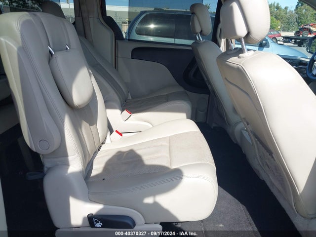 2C4RC1CG1GR104400 Chrysler Town & Country Touring-l Anniversary Edition