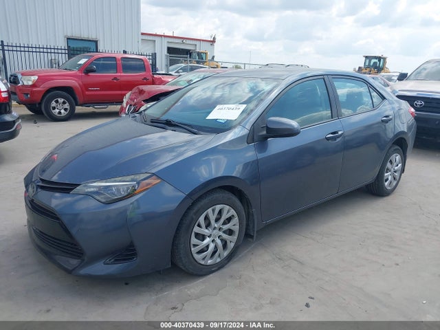 Toyota COROLLA LE 2018 2T1BURHE9JC016979 Image 2
