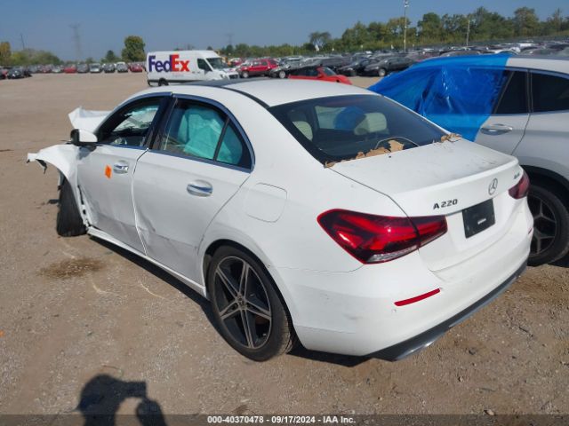 W1K3G4FB9NJ377023 Mercedes-Benz A 220 4matic