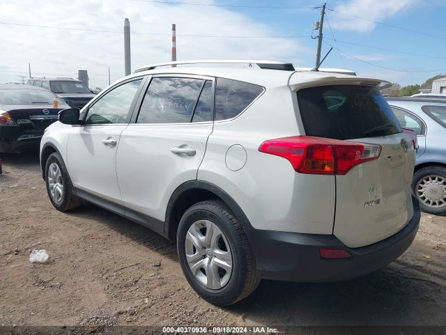 Toyota RAV4 LE 2015 JTMBFREV3FD122997 Image 3