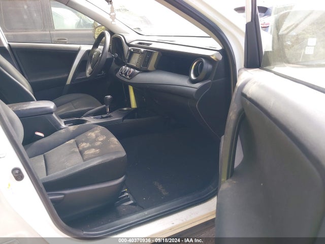 Toyota RAV4 LE 2015 JTMBFREV3FD122997 Image 5
