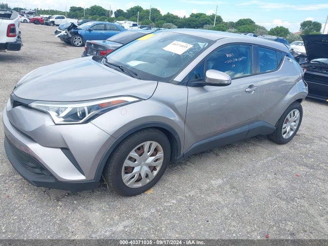 Toyota C-HR LE 2019 NMTKHMBX3KR098751 Image 2