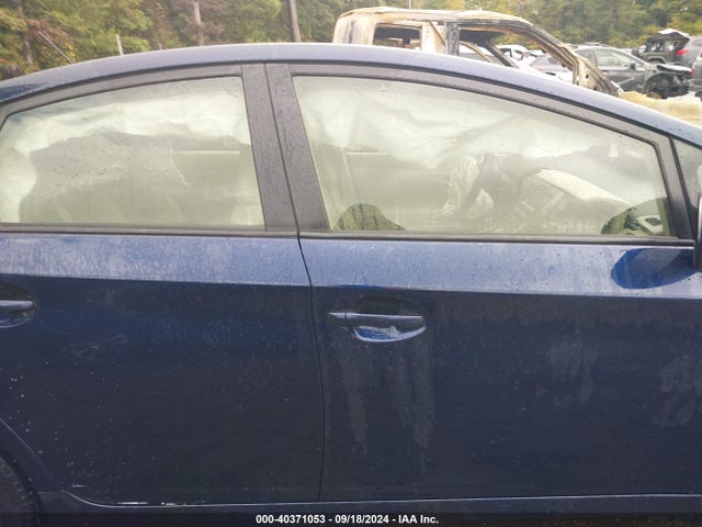 Toyota Prius Two 2015 JTDKN3DU4F0411757 Image 13