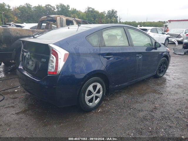 Toyota Prius Two 2015 JTDKN3DU4F0411757 Image 4
