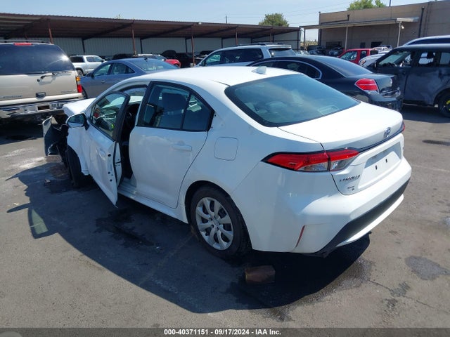 Toyota COROLLA LE 2021 5YFEPMAE1MP183374 Image 3