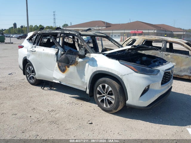 Toyota Highlander Xle 2021 5TDGZRBH8MS060669 Image 1