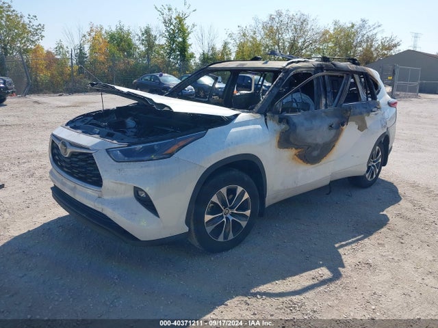 Toyota Highlander Xle 2021 5TDGZRBH8MS060669 Image 2