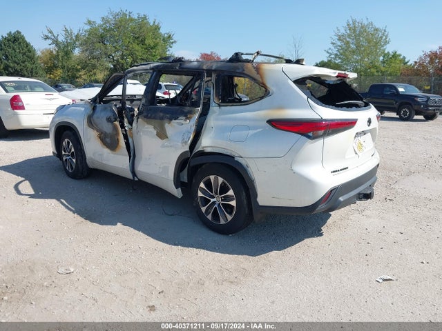 Toyota Highlander Xle 2021 5TDGZRBH8MS060669 Image 3