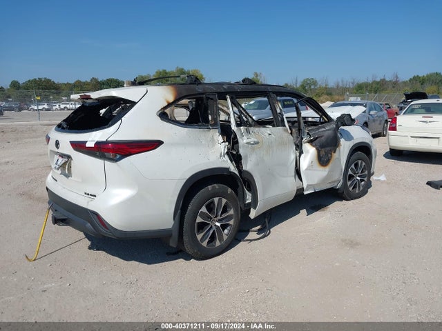 Toyota Highlander Xle 2021 5TDGZRBH8MS060669 Image 4