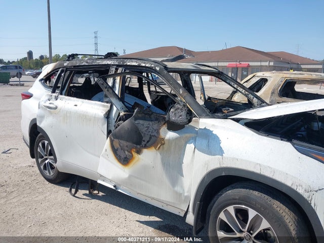 Toyota Highlander Xle 2021 5TDGZRBH8MS060669 Image 6