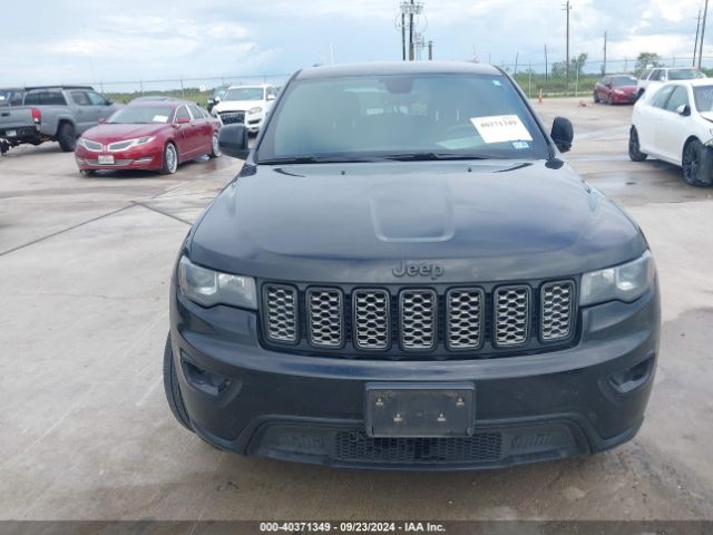 1C4RJEAG8HC952915 Jeep Grand Cherokee Altitude 4x2