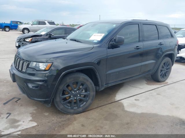 1C4RJEAG8HC952915 Jeep Grand Cherokee Altitude 4x2
